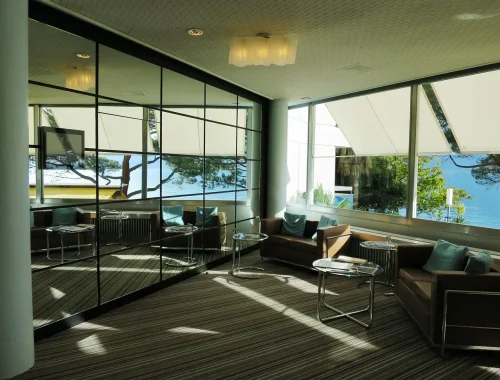 Hotels & banquet halls